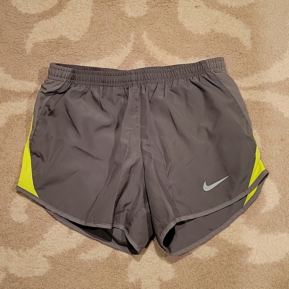 WOMEN'S NIKE DRI FIT SPORTS SHORTS GREY AND GREEN SIZE XS